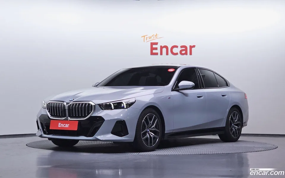 BMW 5 Series 520i M 2025 — фото 1, купить с доставкой в Москву