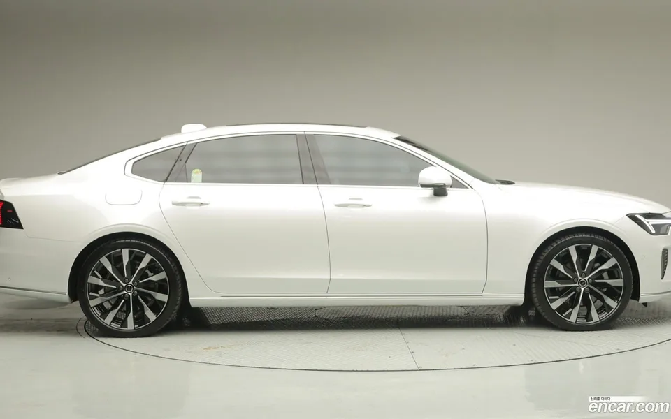 Volvo S90 B5 2025 — миниатюра 3