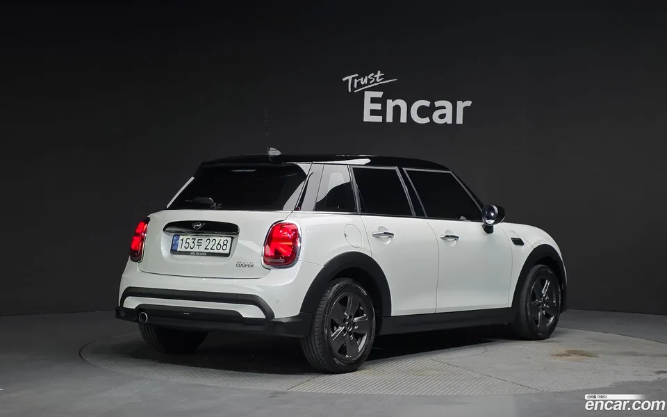 MINI Cooper 5 2023 — миниатюра 2
