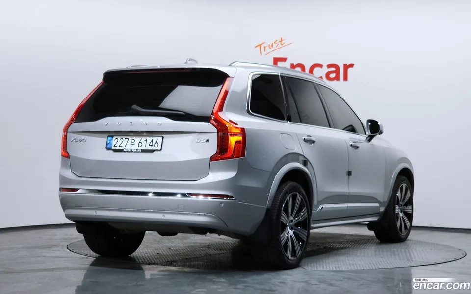 Volvo XC90 B6 2023 — миниатюра 2