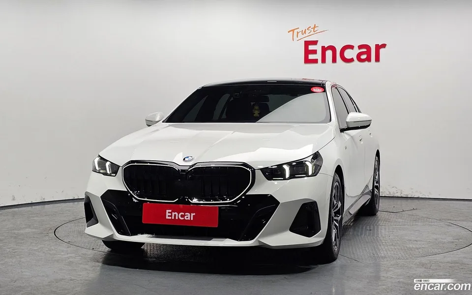 BMW 5 Series 520i 2024 — миниатюра 3