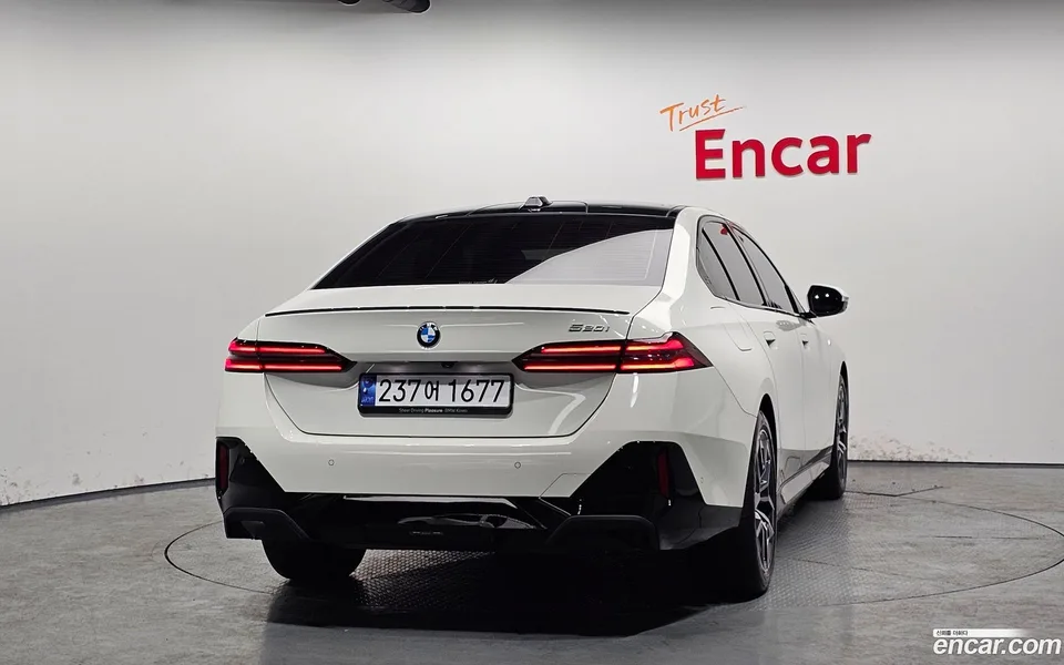 BMW 5 Series 520i 2024 — миниатюра 4