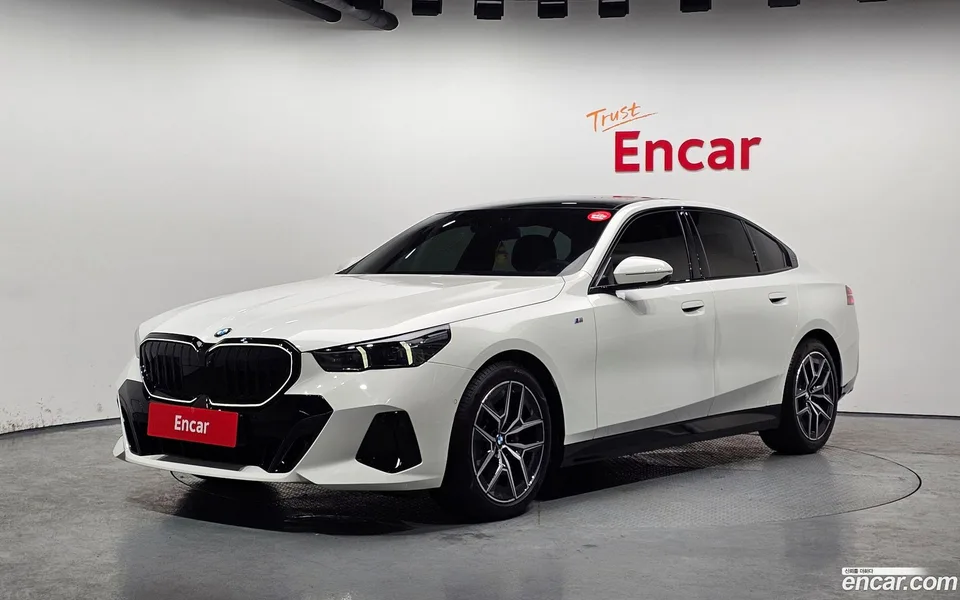 BMW 5 Series 520i 2024 — фото 1, купить с доставкой в Москву