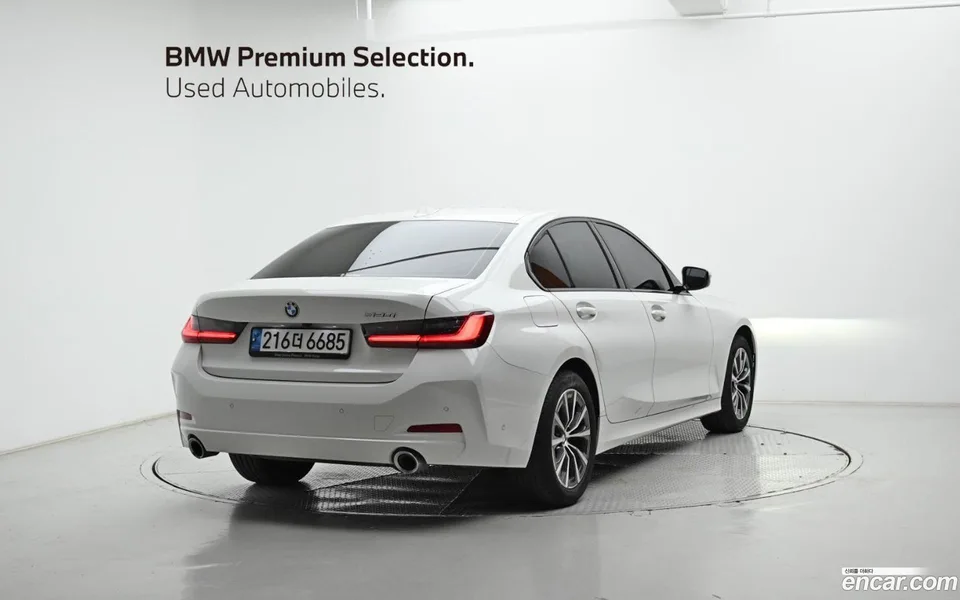 BMW 3 Series 320i 2023 — миниатюра 2