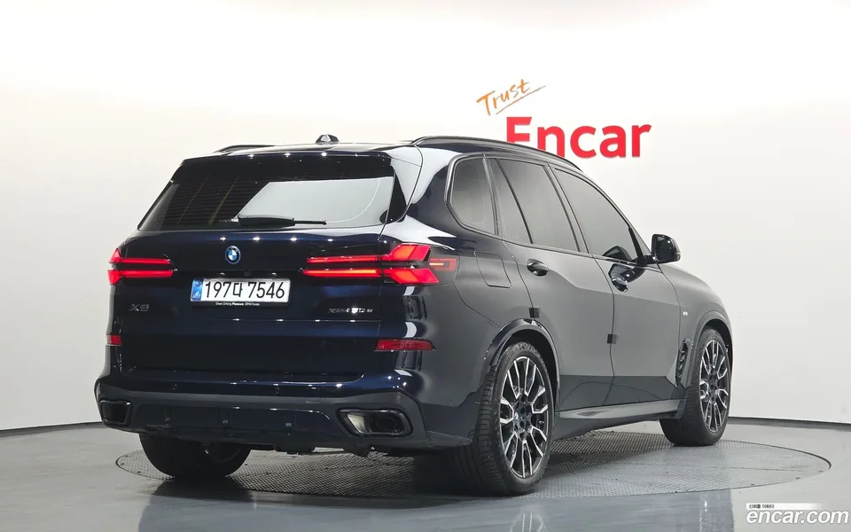 BMW X5 xDrive 50e M 2025 — миниатюра 2