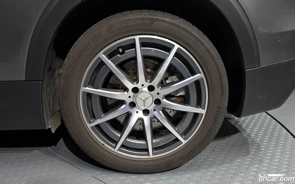 Mercedes-Benz GLB-Class AMG GLB35 4MATIC 2022 — миниатюра 5
