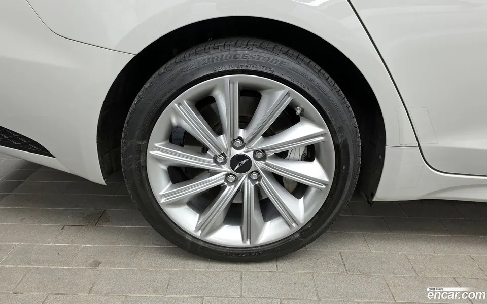 Genesis G70 2.5T 2WD 2023 — миниатюра 5