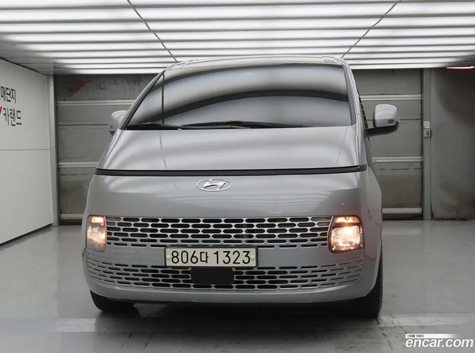 Hyundai Staria 3 2023 — миниатюра 2