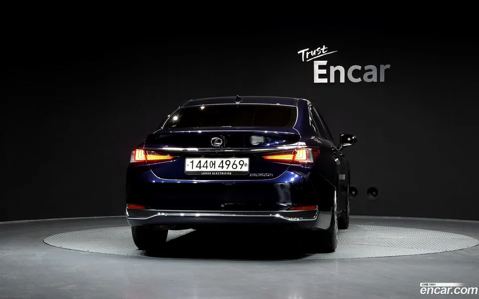 Lexus ES 300h 2023 — миниатюра 4
