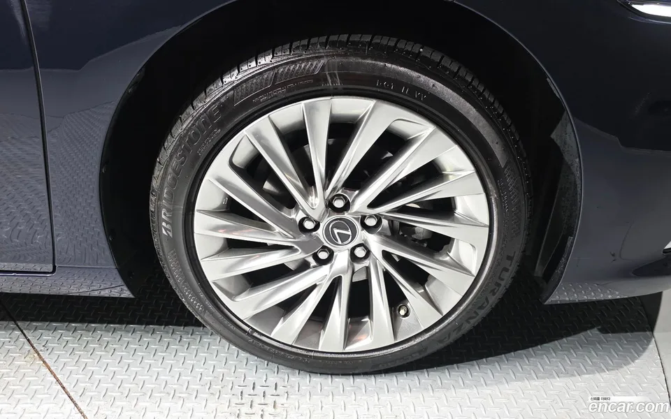 Lexus ES 300h 2023 — миниатюра 5