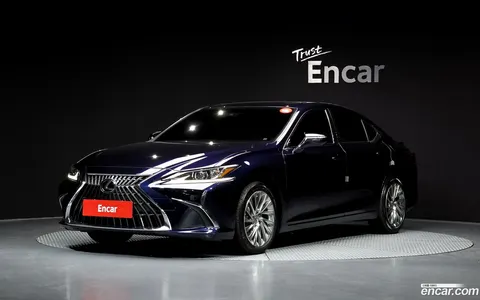 Lexus ES 300h 2023 купить в Москве