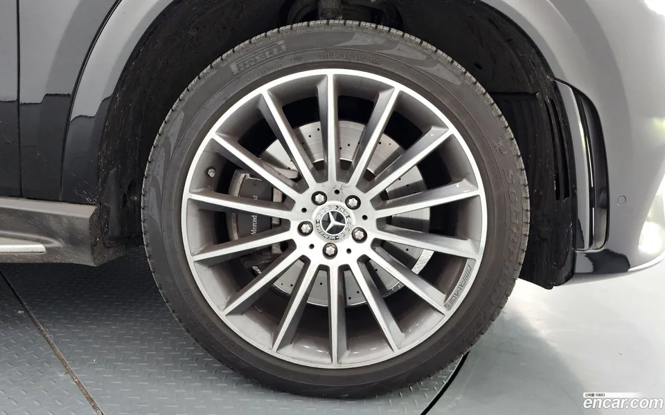 Mercedes-Benz GLE-Class GLE400d 4MATIC 2023 — миниатюра 5