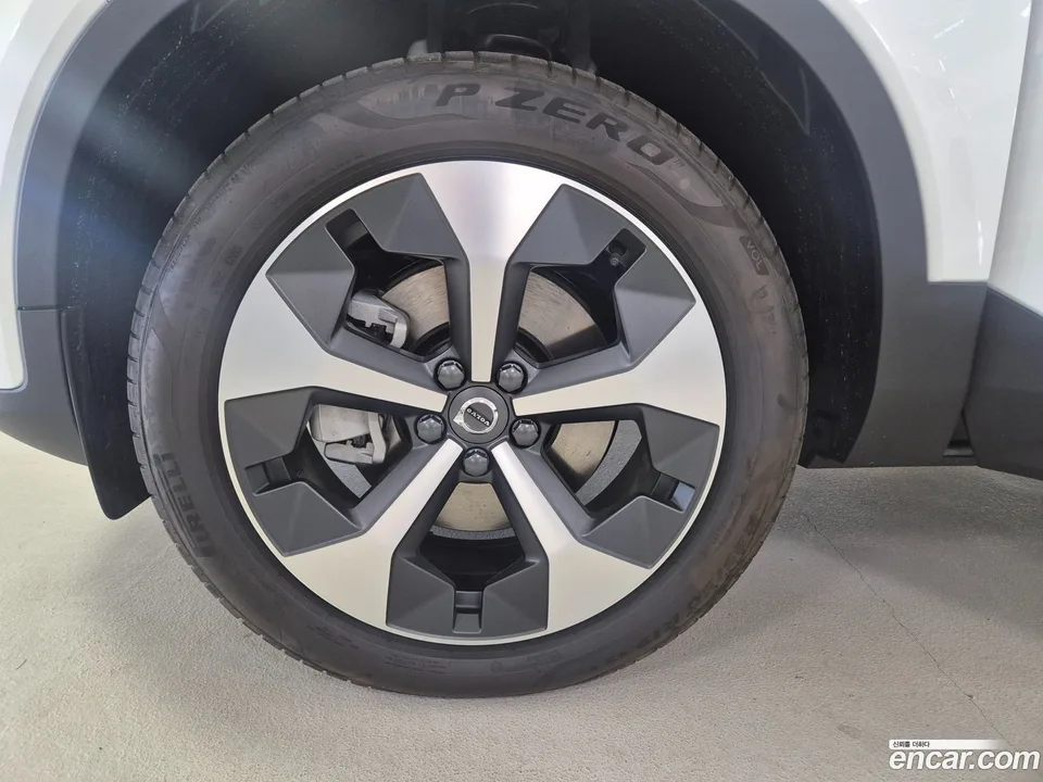 Volvo XC40 B4 2025 — миниатюра 5