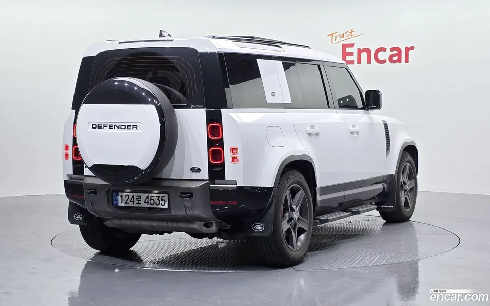 Land Rover Defender 110 P300 X- SE 2022 — миниатюра 2