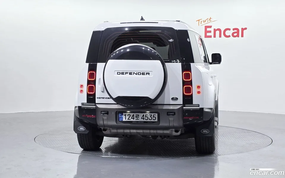 Land Rover Defender 110 P300 X- SE 2022 — миниатюра 4