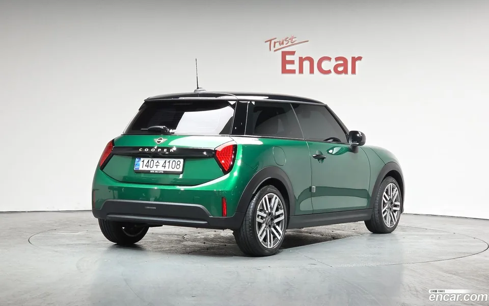 MINI Cooper C 2024 — миниатюра 2