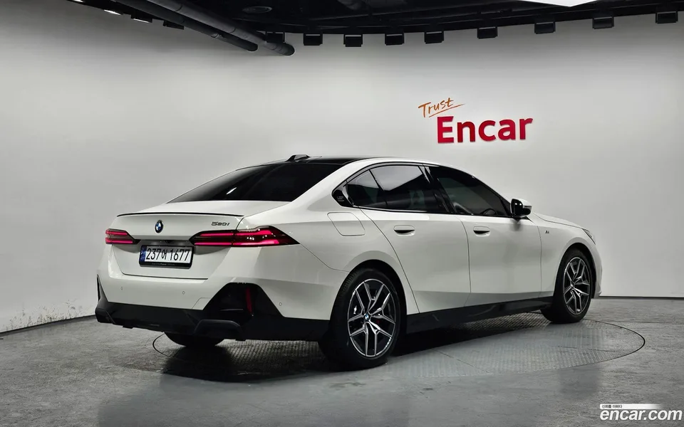 BMW 5 Series 520i 2024 — миниатюра 2
