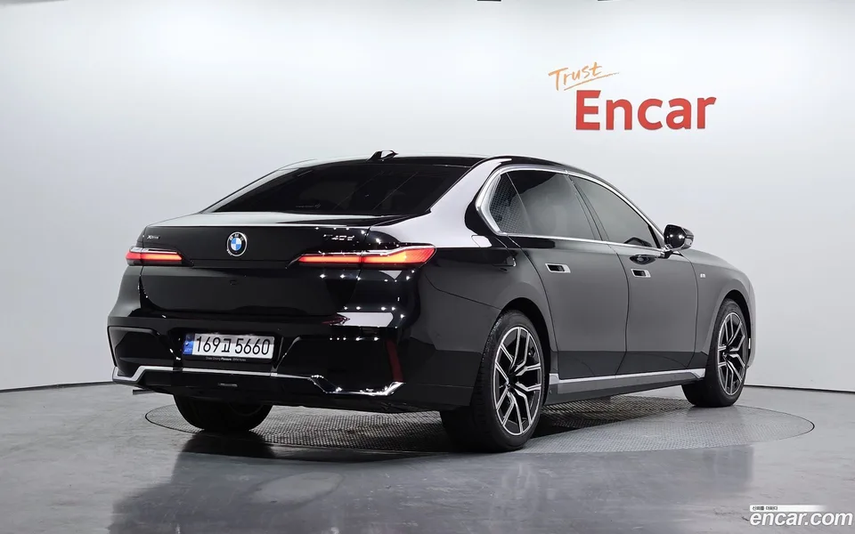 BMW 7 Series 740d xDrive M 2024 — миниатюра 2