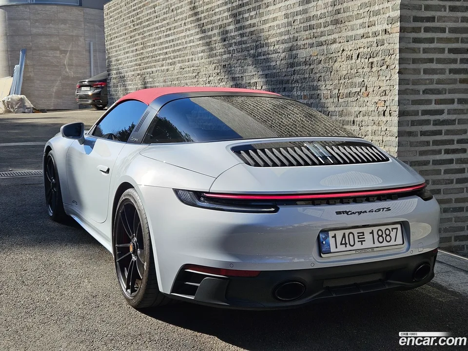 Porsche 911 (992) 4 GTS 2023 — миниатюра 2