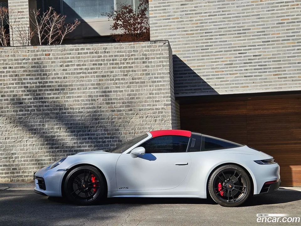 Porsche 911 (992) 4 GTS 2023 — миниатюра 4