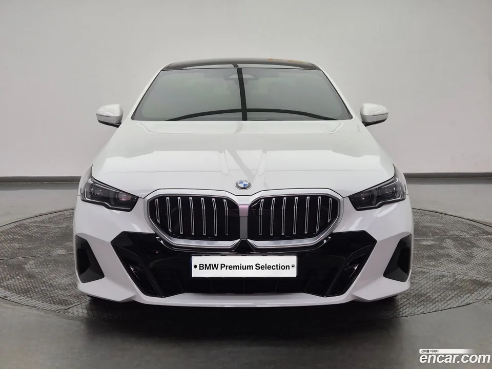 BMW 5 Series 520i M 2024 — миниатюра 2