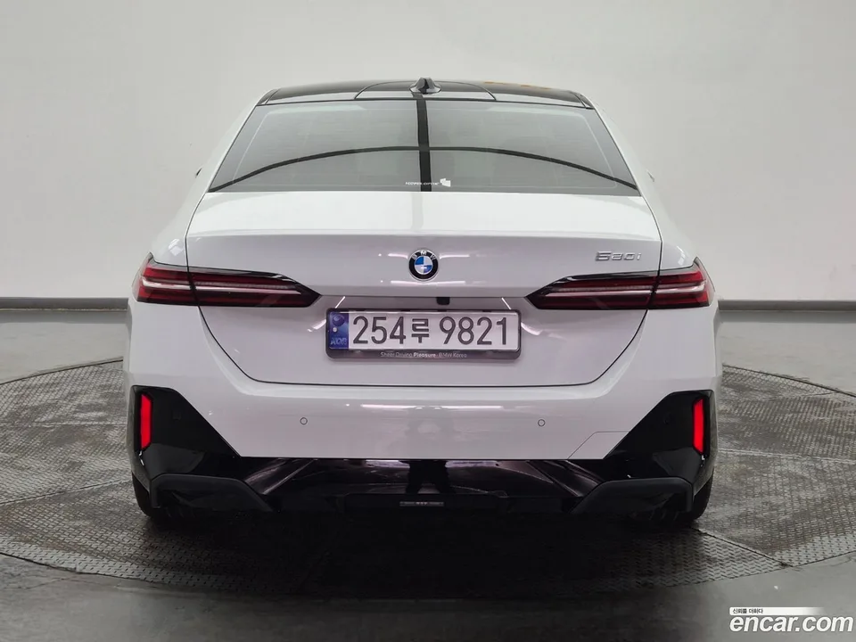 BMW 5 Series 520i M 2024 — миниатюра 3