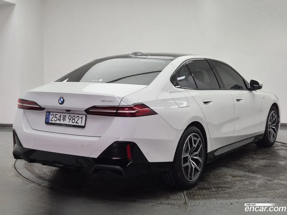 BMW 5 Series 520i M 2024 — миниатюра 4
