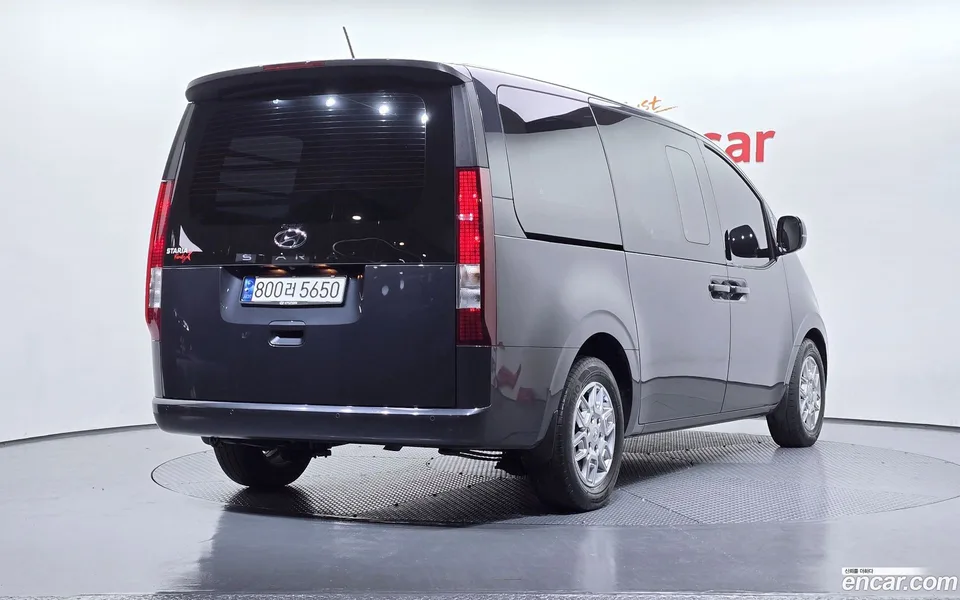 Hyundai Staria 5 2023 — миниатюра 2