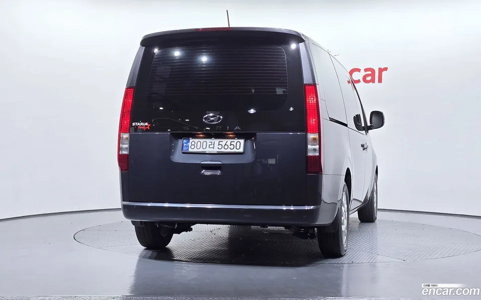Hyundai Staria 5 2023 — миниатюра 4