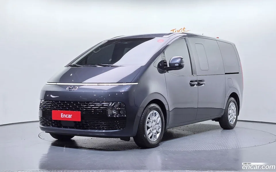 Hyundai Staria 5 2023 — фото 1, купить с доставкой в Москву