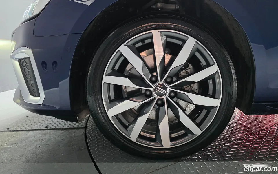 Audi A4 40 TFSI 2023 — миниатюра 5