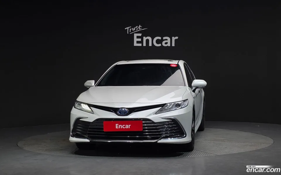 Toyota Camry 2.5 XLE 2023 — миниатюра 3