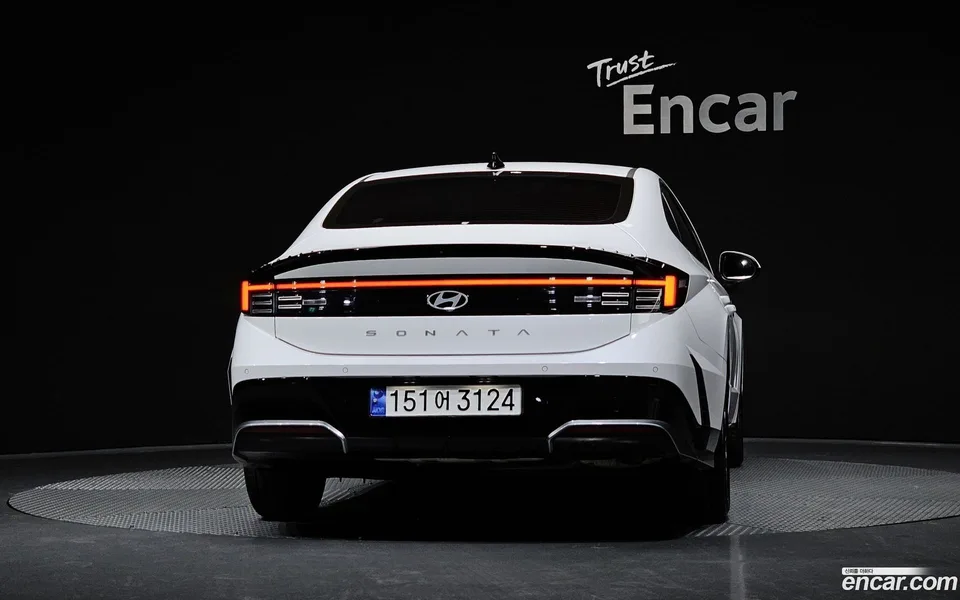 Hyundai Sonata The Edge Hybrid 2023 — миниатюра 4