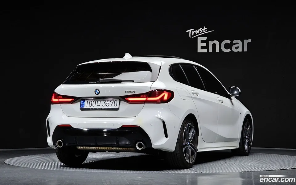 BMW 1 Series 120i M 2023 — миниатюра 2