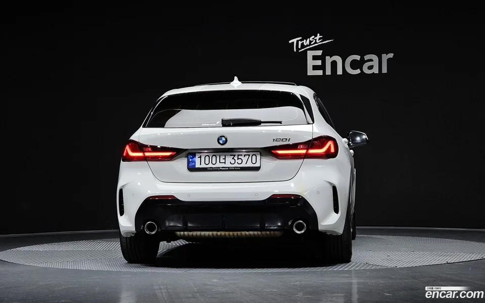 BMW 1 Series 120i M 2023 — миниатюра 4