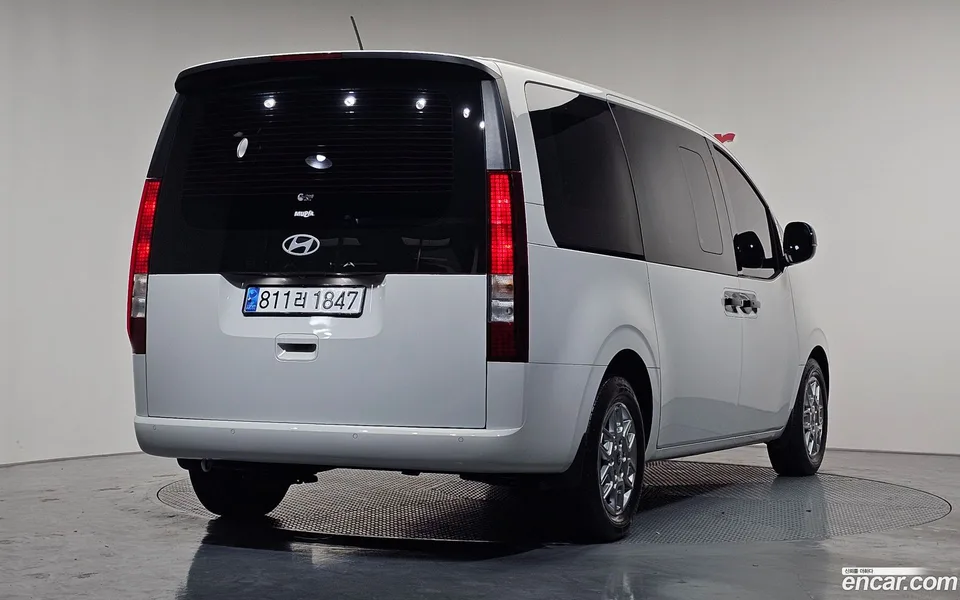 Hyundai Staria 5 2024 — миниатюра 2