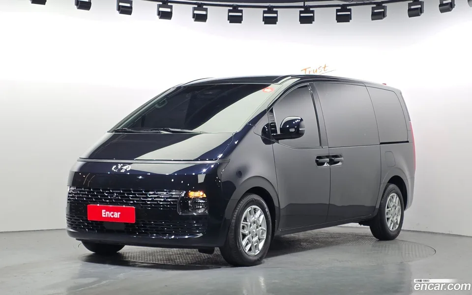 Hyundai Staria 3 2022 — фото 1, купить с доставкой в Москву