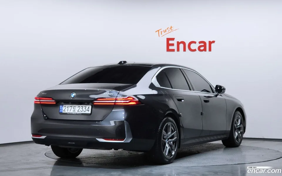 BMW 5 Series 530i xDrive 2024 — миниатюра 2
