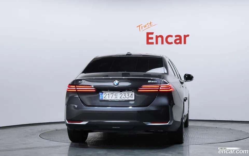 BMW 5 Series 530i xDrive 2024 — миниатюра 4