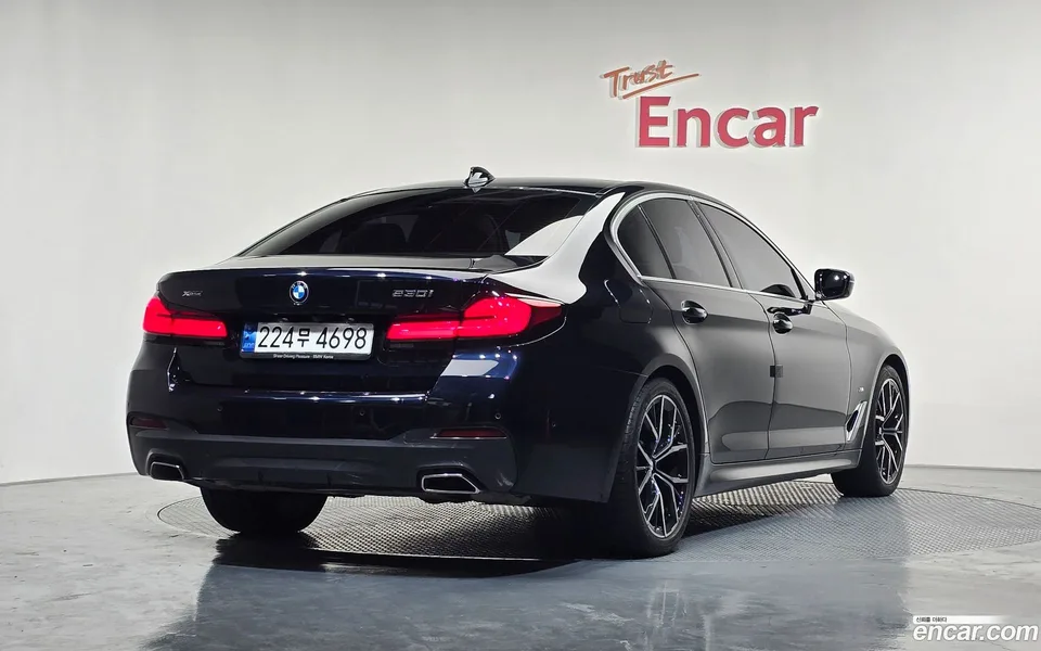 BMW 5 Series 530i xDrive M 2022 — миниатюра 2