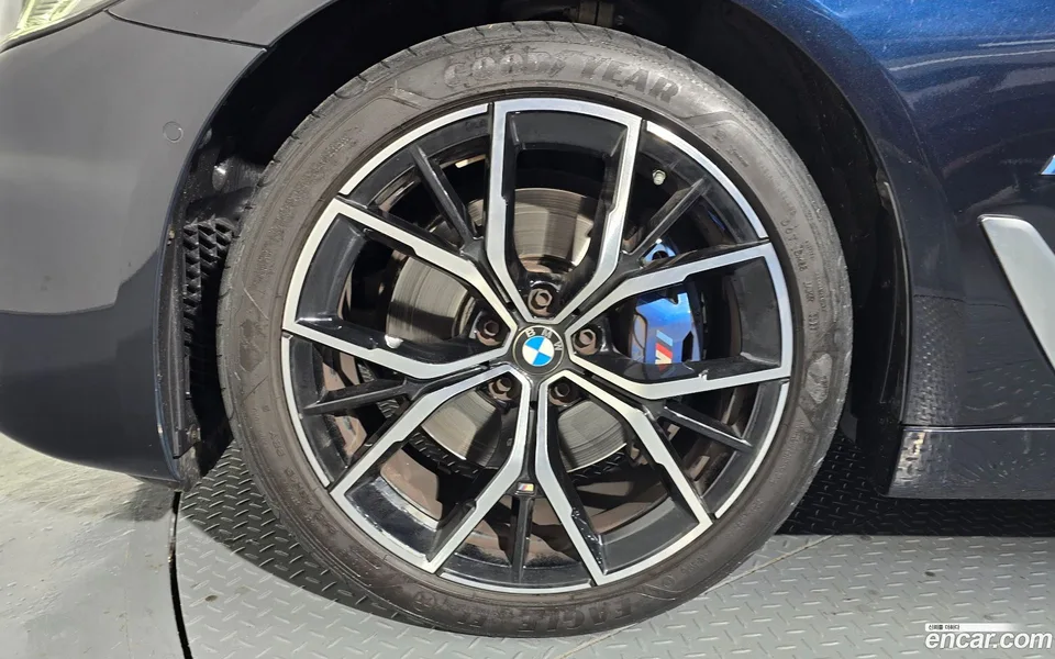 BMW 5 Series 530i xDrive M 2022 — миниатюра 5