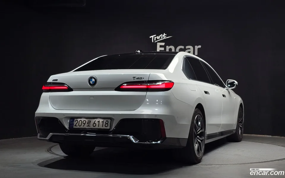 BMW 7 Series 740i xDrive M 2023 — миниатюра 2