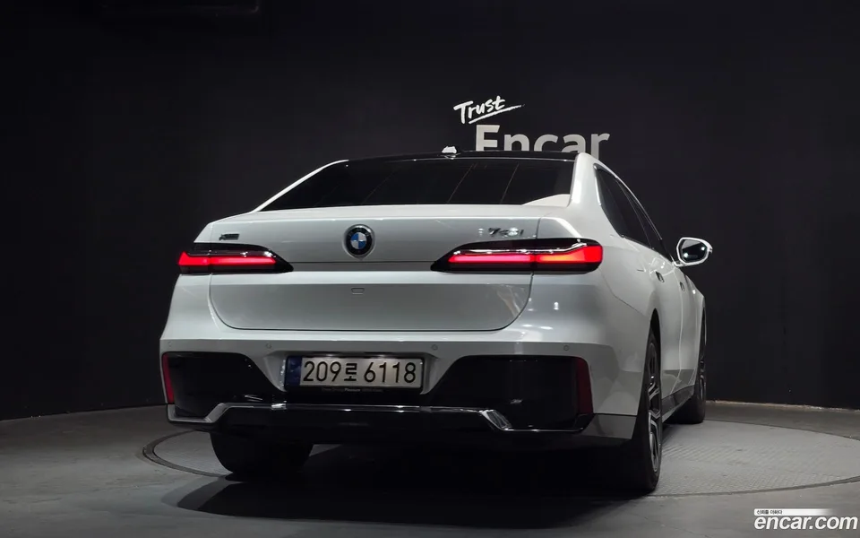 BMW 7 Series 740i xDrive M 2023 — миниатюра 4