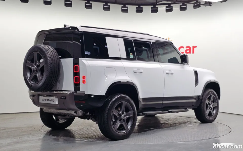Land Rover Defender 110 P300 X- SE 2025 — миниатюра 2