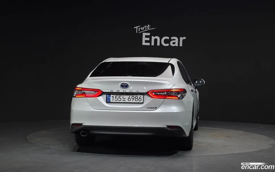 Toyota Camry 2.5 XLE 2023 — миниатюра 4