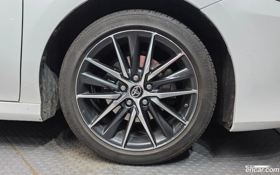 Toyota Camry 2.5 XLE 2023 — миниатюра 5