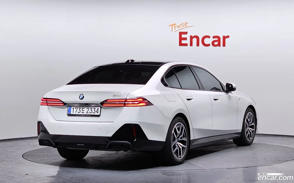 BMW 5 Series 520i M 2025 — миниатюра 2