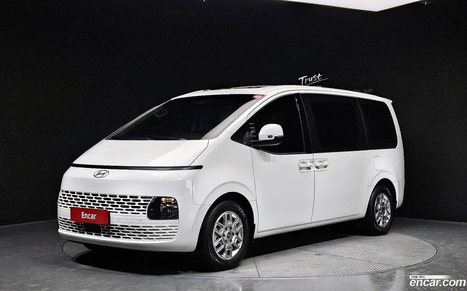 Hyundai Staria HEV 1.6 11 2024 — фото 1, купить с доставкой в Москву