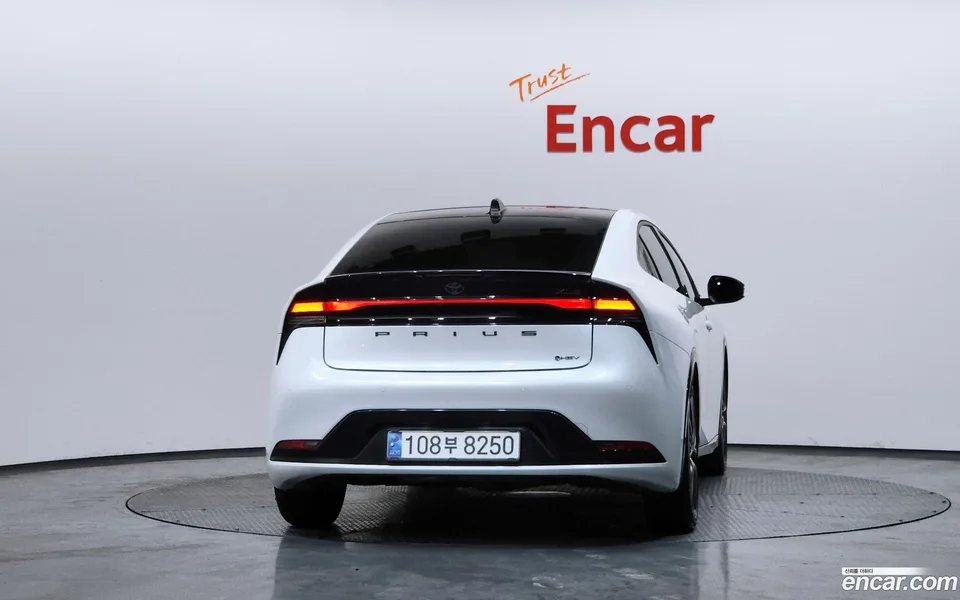 Toyota Prius 2.0 XLE 2024 — миниатюра 4