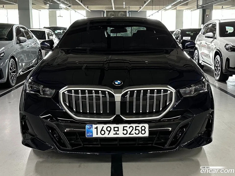 BMW 5 Series 520i M 2025 — фото 1, купить с доставкой в Москву